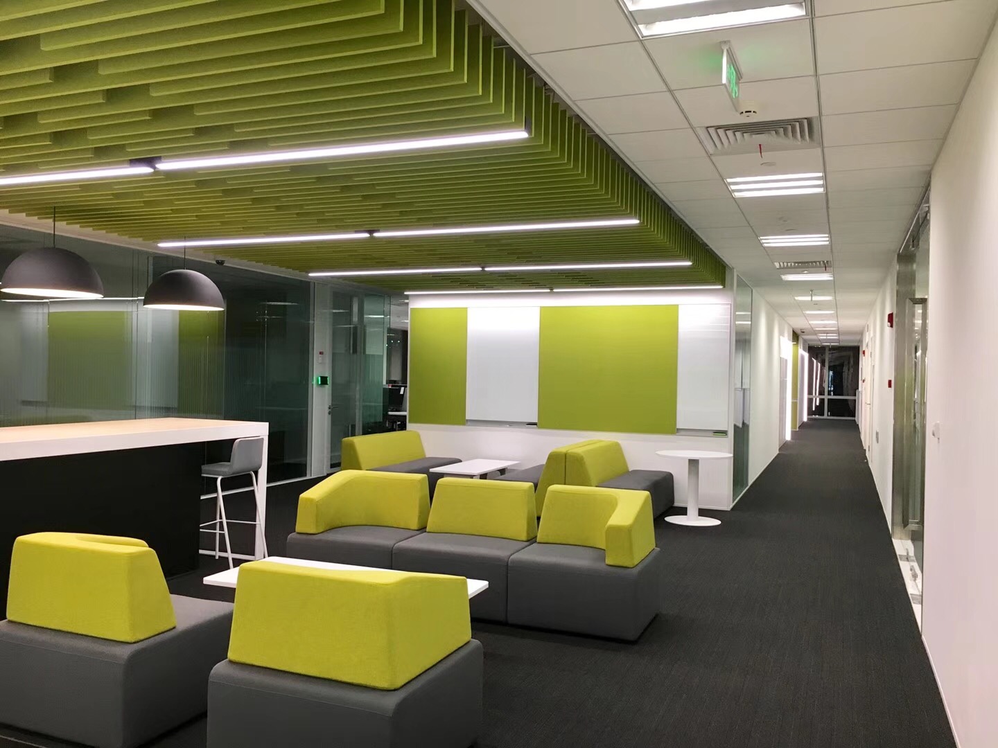 потолок в офисе